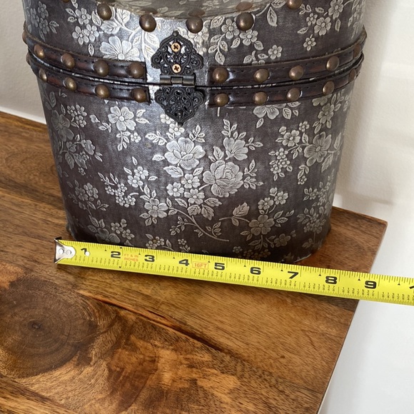 Two floral decorative boxes - Picture 12 of 12